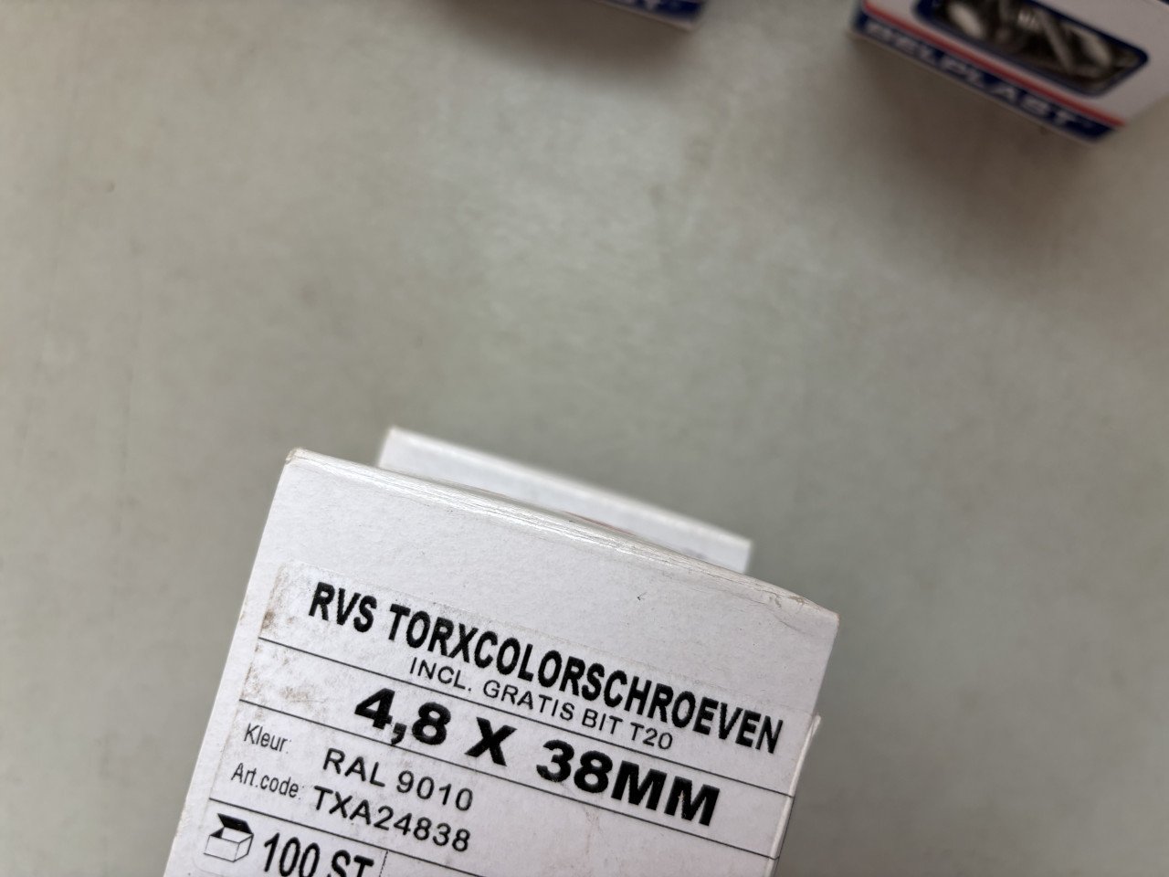 500st Trespa/HPL schroeven 4,8x38 RAL 9010