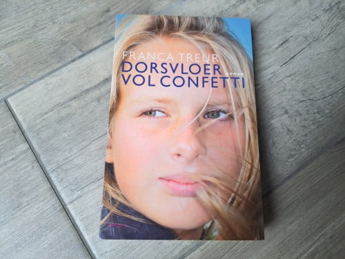 Roman Dorsvloer vol confetti van Franca Treur