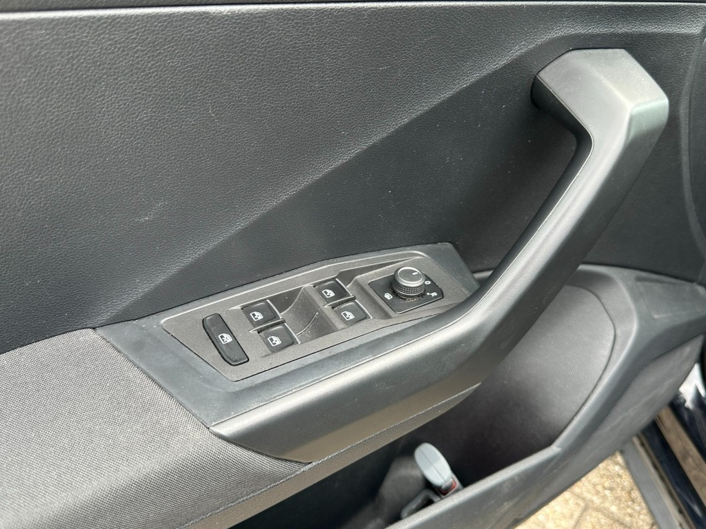 Volkswagen T-roc 1.0 tsi style 1e eigenaar carplay dab+ pdc v+a