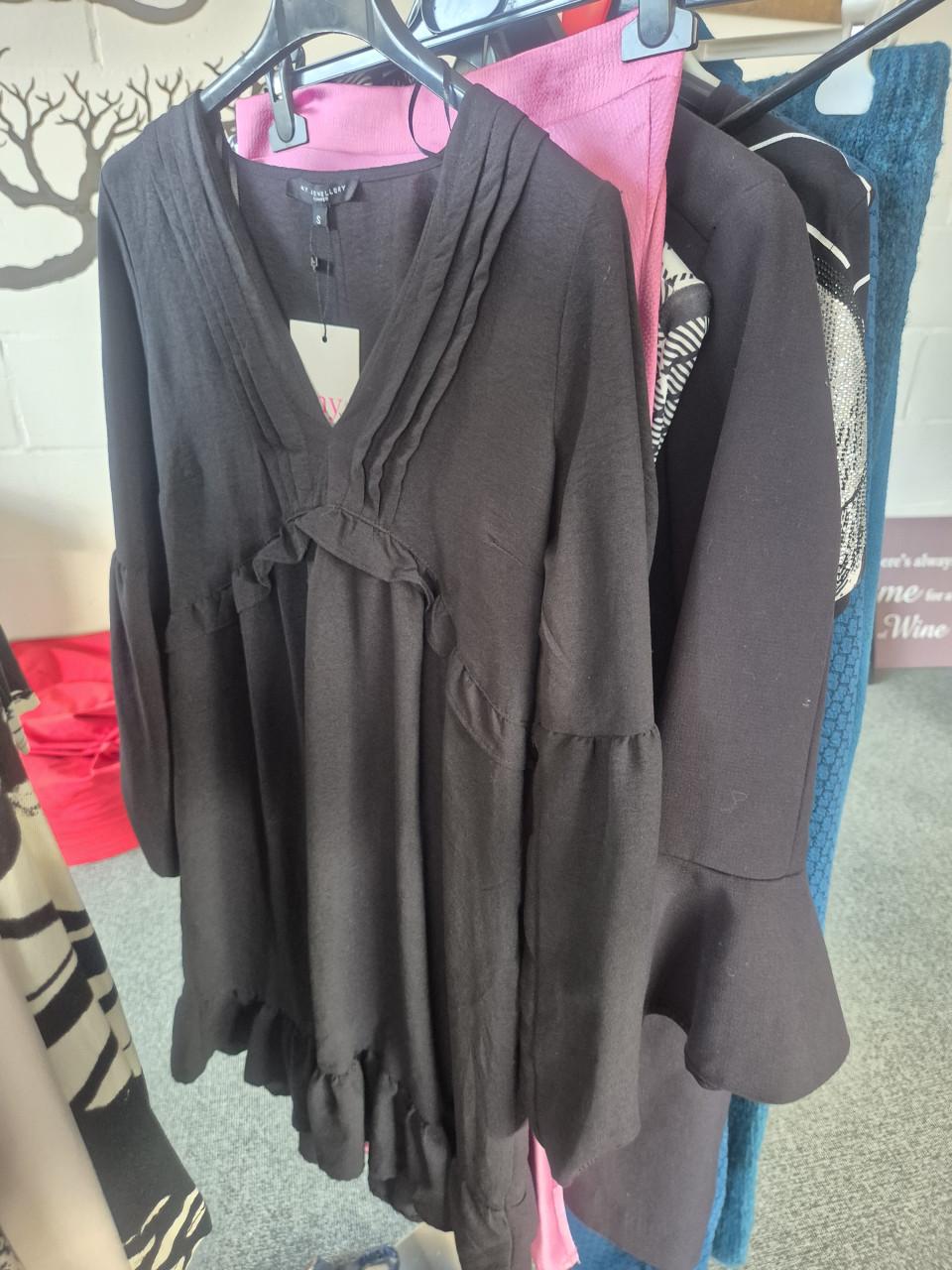 Partij nieuwe dameskleding