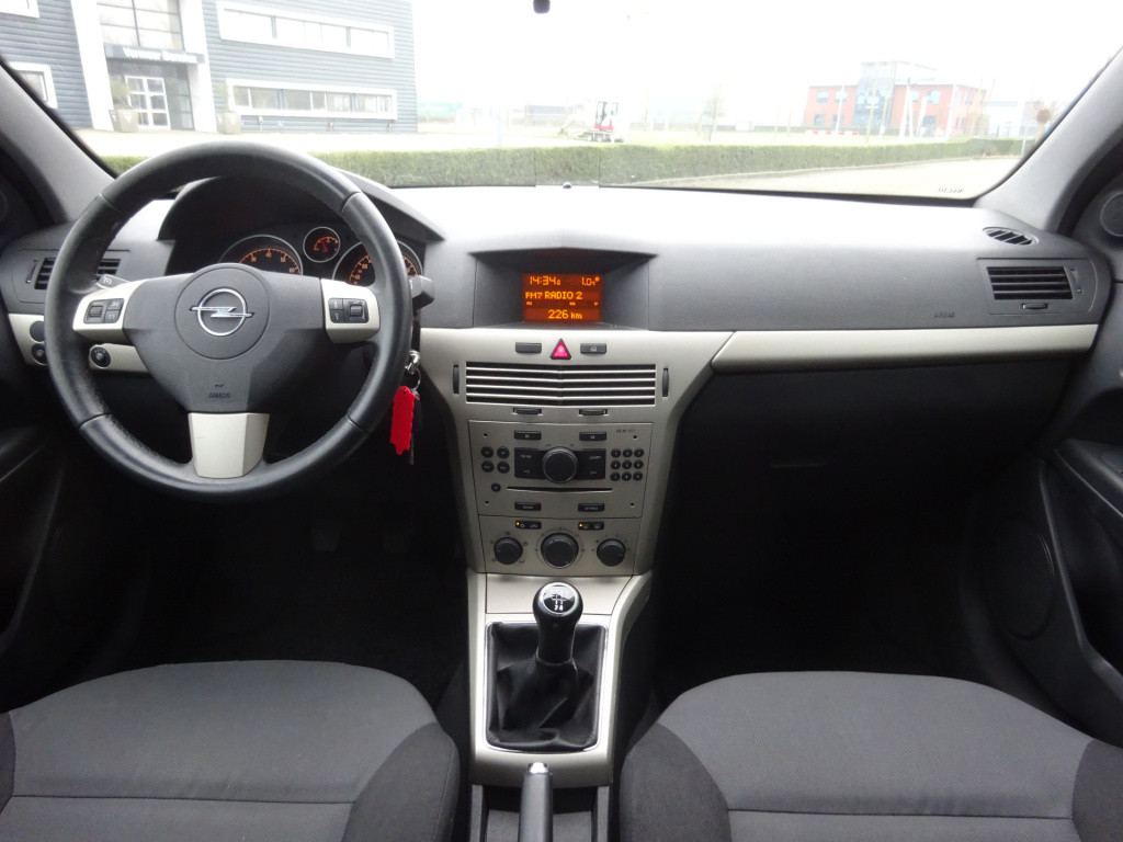 Opel Astra gtc 1.8 business airco / elektr. ramen / cruise control / nap