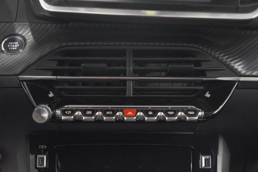 Peugeot 2008 puretech 130 allure pack | trekhaak | adaptieve cruise control
