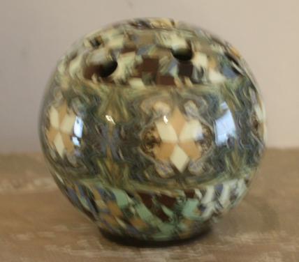 Keramieke bol met gaatjes kleurrijk