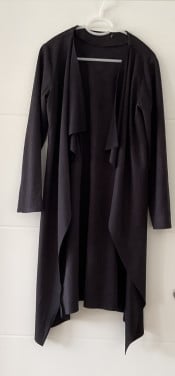 Lang zwart vest suedine lange mouw en lange hes, maat M/L