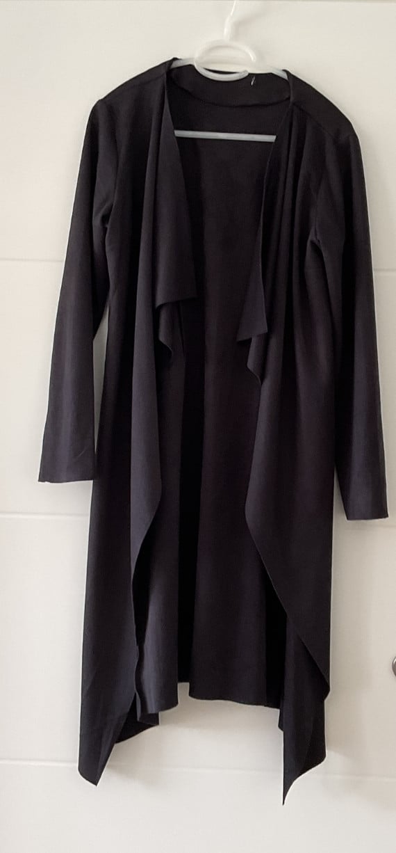 Lang zwart vest suedine lange mouw en lange hes, maat M/L