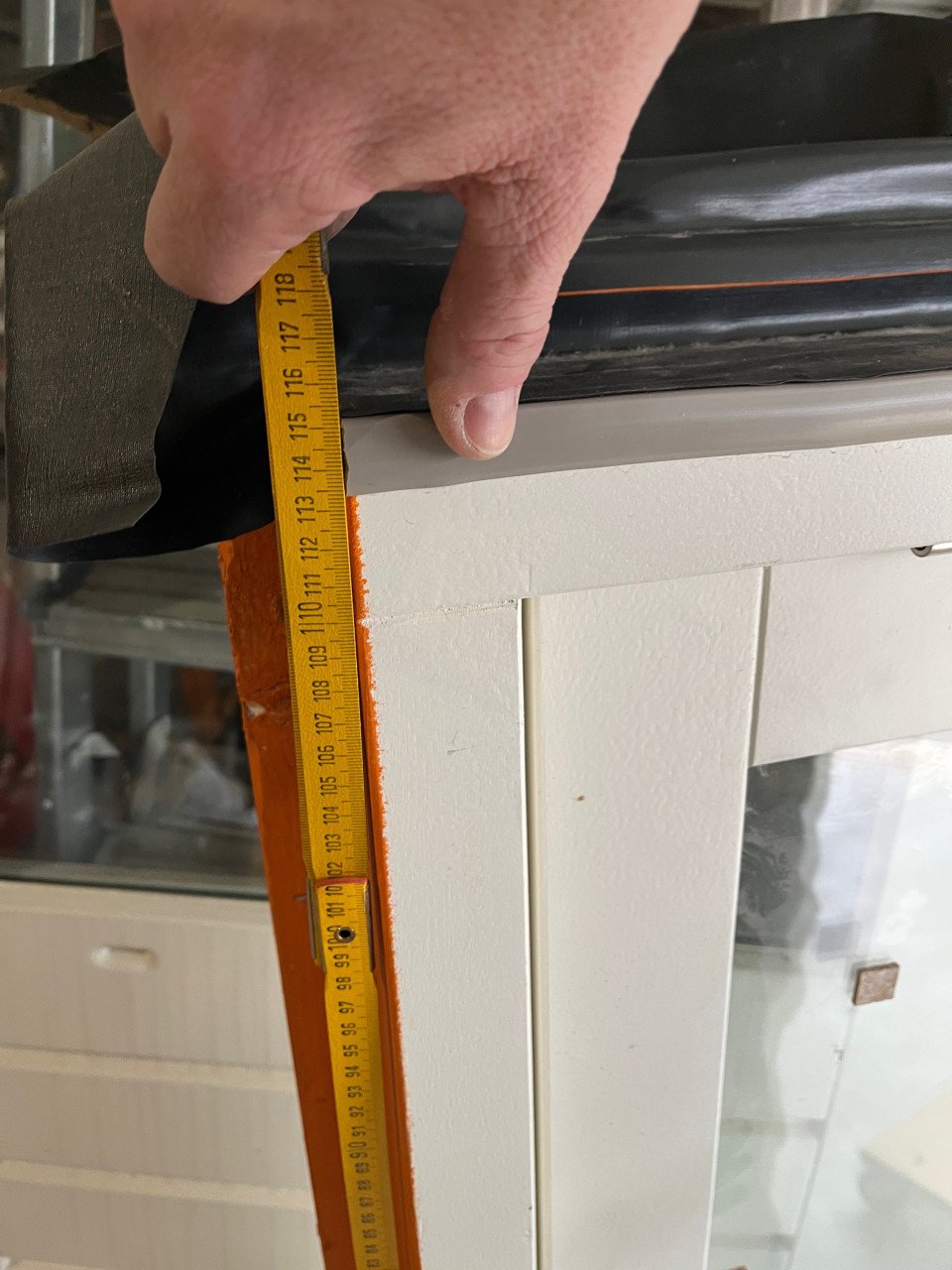 Hardhouten raamkozijn met dubbel glas