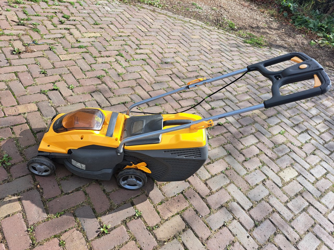 STIGA ACCU GRASMAAIER ZONDER LADER EN ACCU.