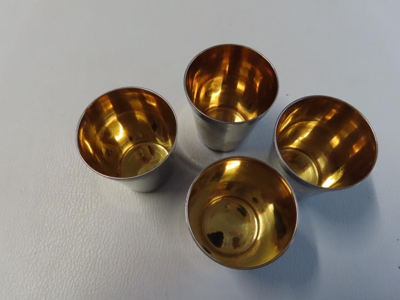 Borrel Drink bekertjes Ø 3,5 cm Hoogte 4 cm. €25,00
