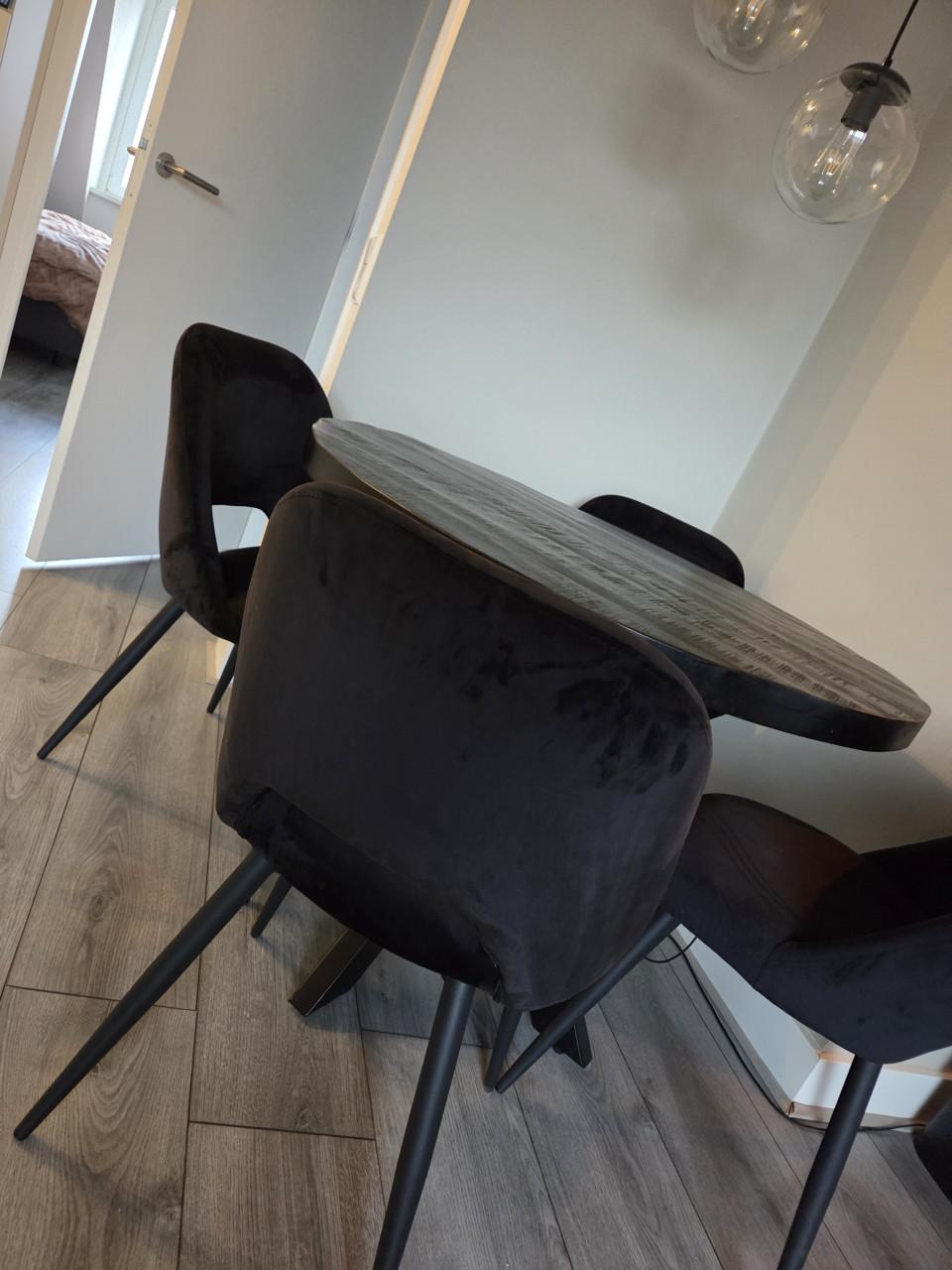 Eettafel + 4 stoelen