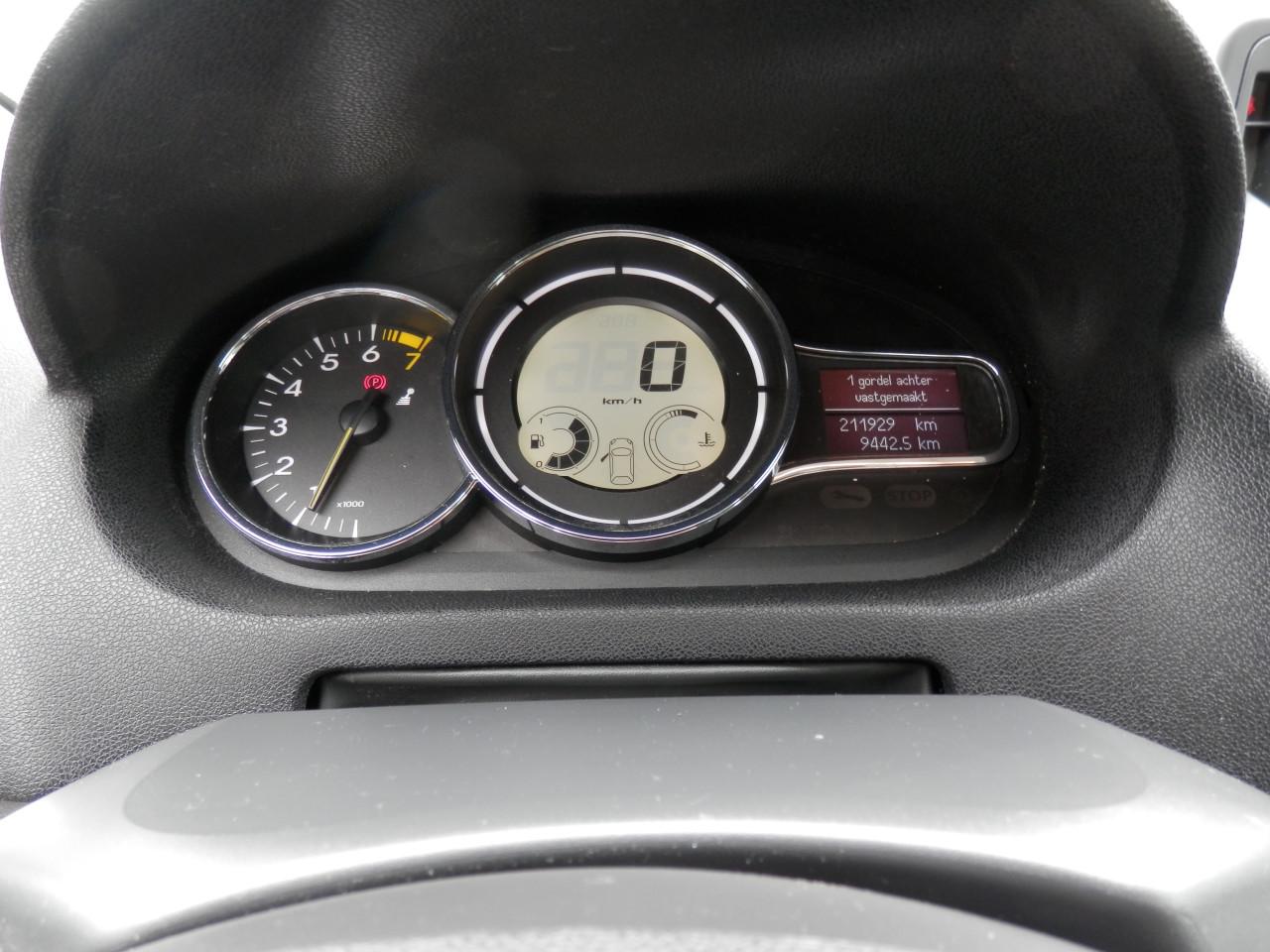 Auto Garant Biedt Aan: Renault Megane 1.6 Dynamique