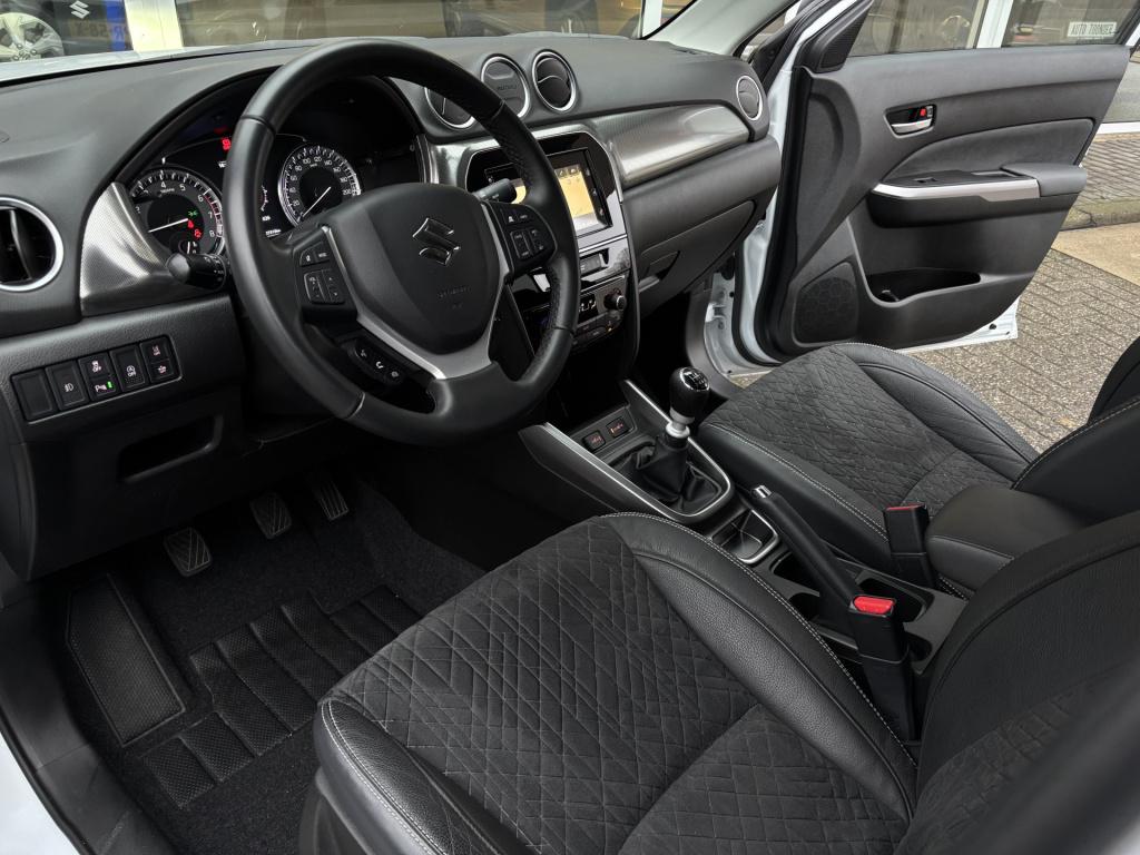 Suzuki Vitara 1.4 boosterjet style smart hybrid