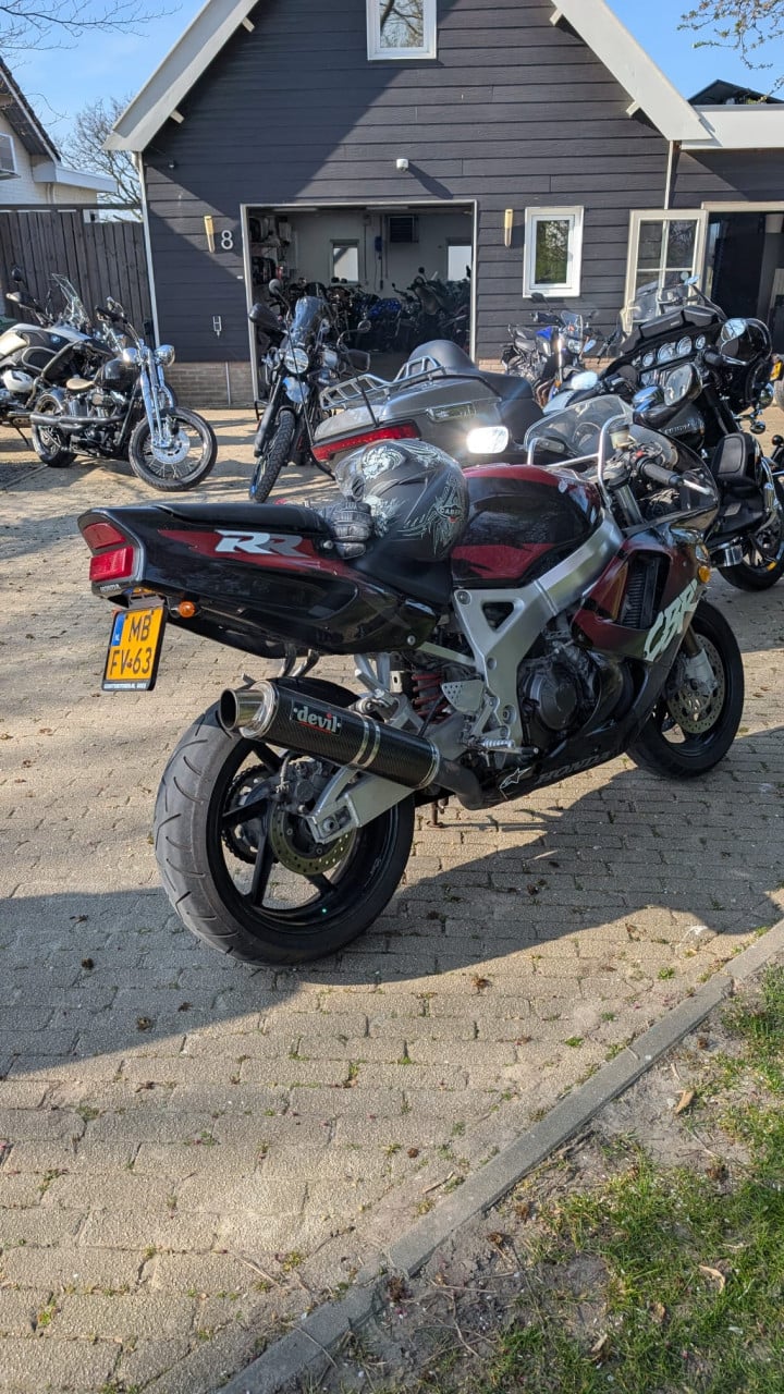 CBR 900RR Fireblade sc28