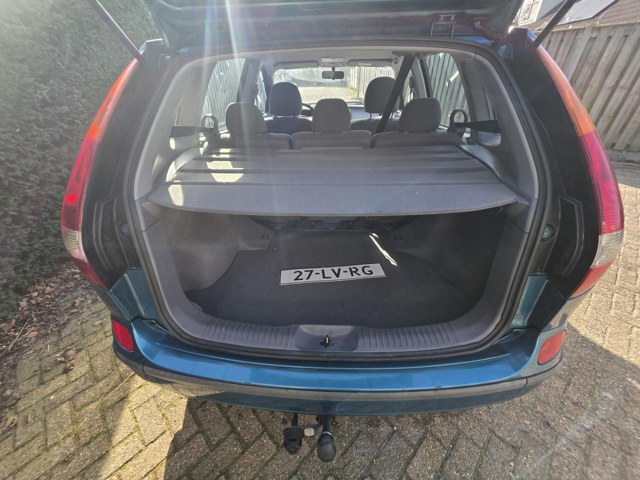 Nissan almera tino 1.8 2003 154464km APK 31-10