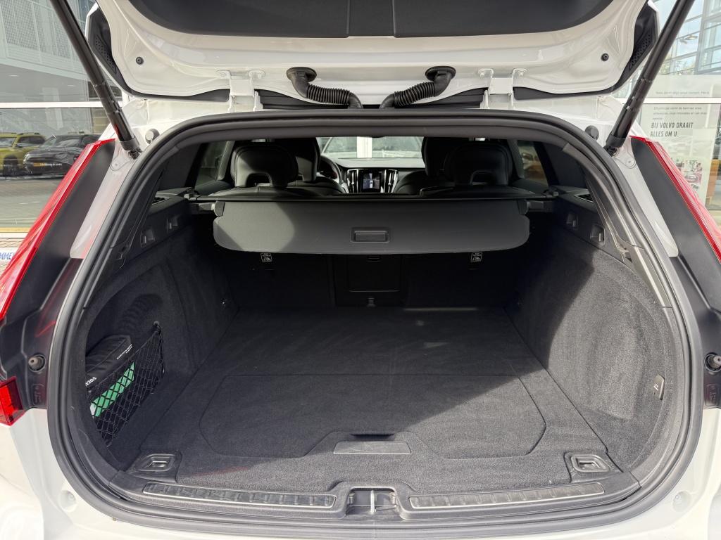 Volvo V60 t6 398pk recharge long ultra dark| pano| 360camera| head-up| awd