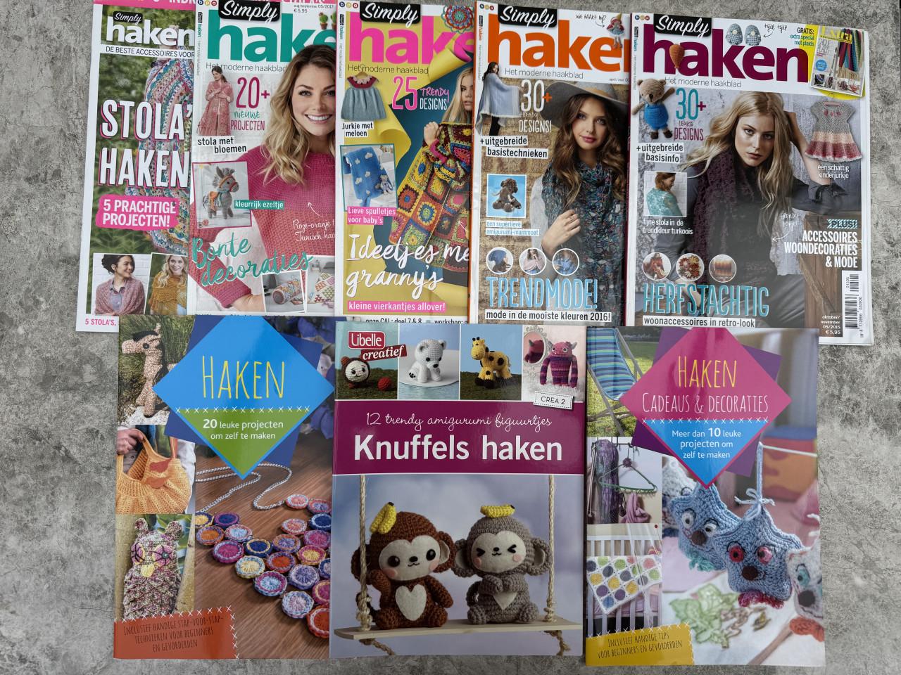 3 Nieuwstaat Haakboek/ 5 Simply haken. zgan.