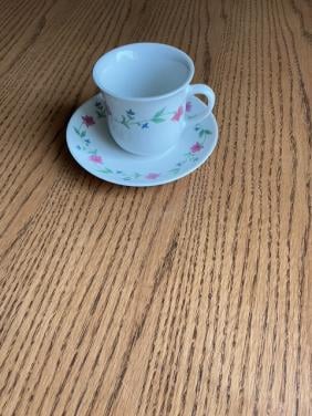 Set van 4 Vintage Kop en Schotel met Bloemenpatroon