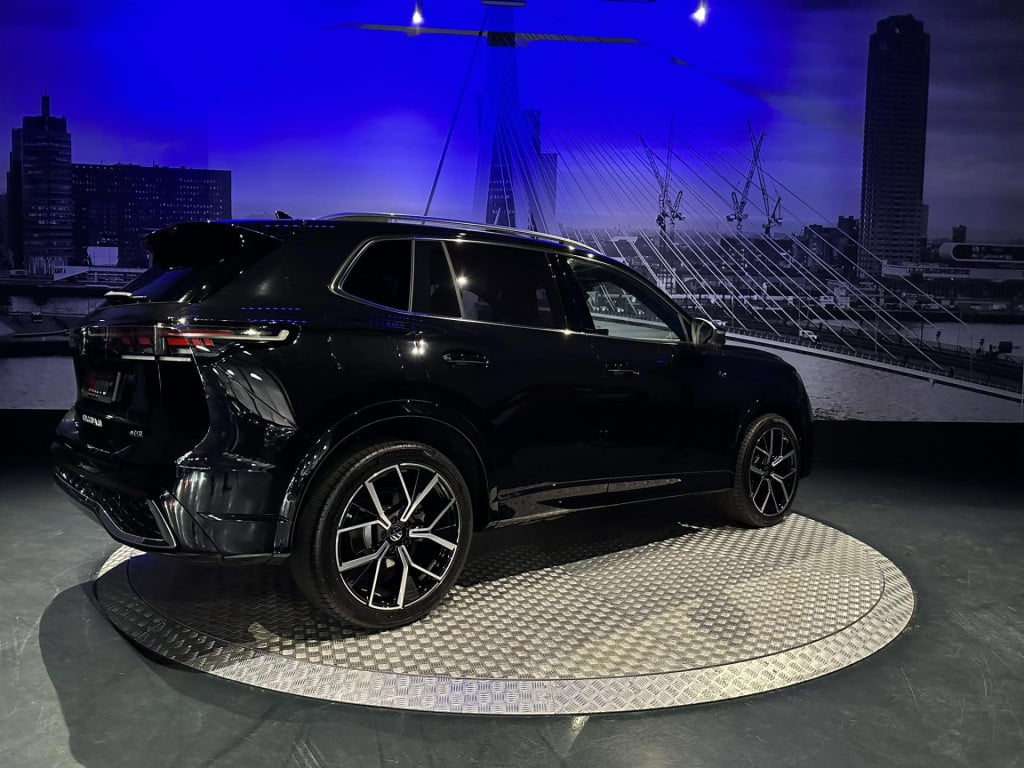 Volkswagen Tiguan 1.5 etsi r-line business *standkachel*pano*trekhaak*harma