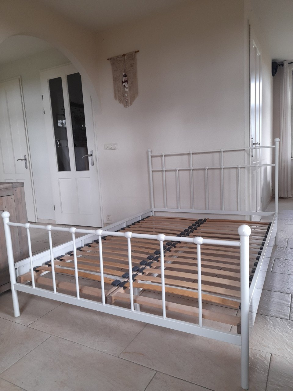140 x 200 Metalen bed (in goede staat ) eventueel met matras!