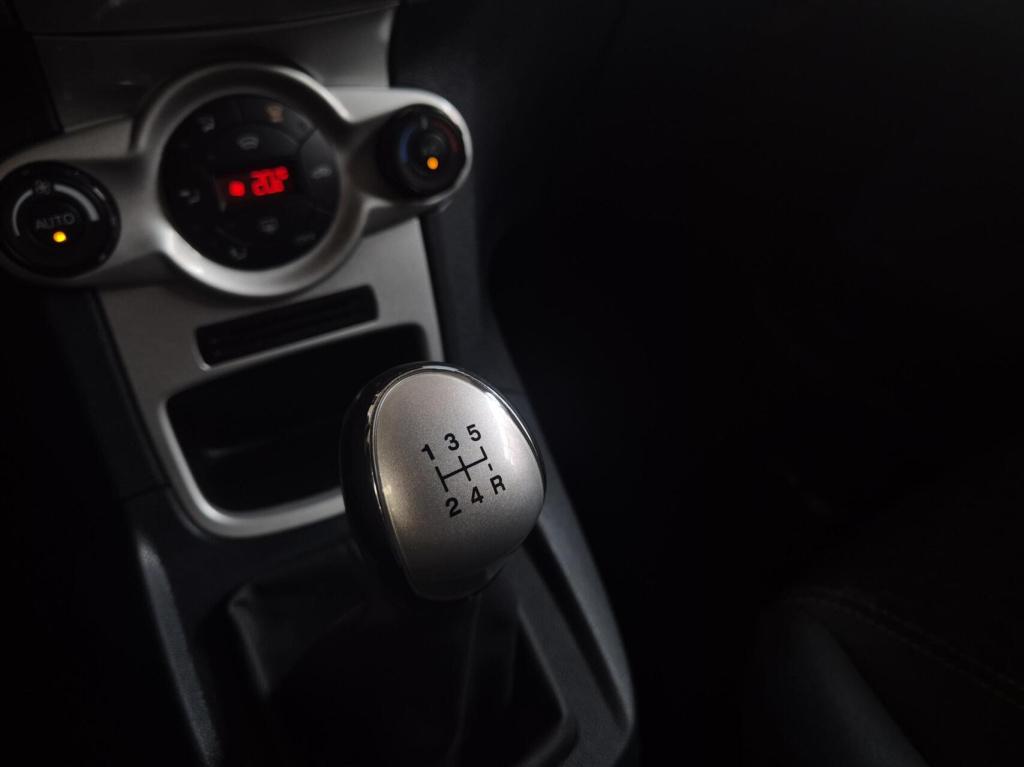 Ford Fiesta 1.25 titanium / nieuwe distriebutieriem 1e eigenaar / stoelverw