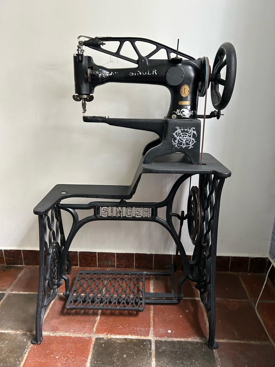 Vintage Singer naaimachine voor leer