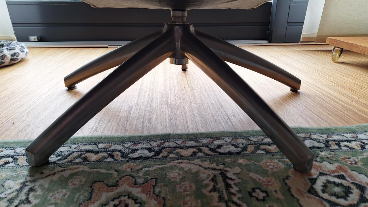 Zwart lederen relaxfauteuil met draaipoot