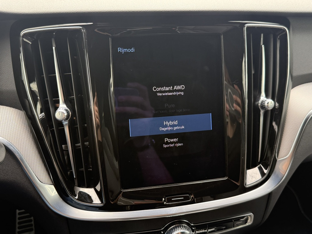 Volvo V60 t6 340pk recharge r-design| panodak| adap.cruise| 360camera| tre