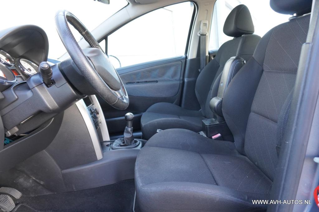 Peugeot 207 1.4 vti xs