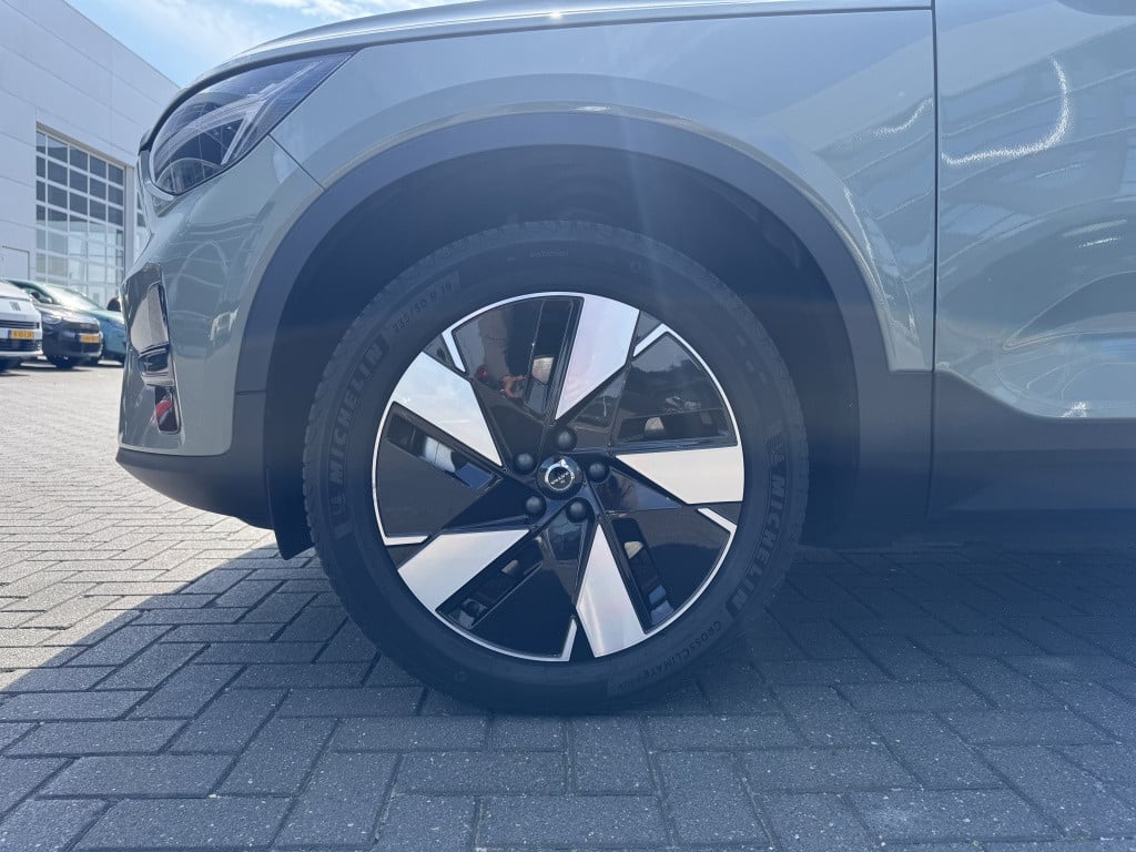 Volvo XC40 extended plus 252pk 82 kwh| trekhaak| adap.criuise| stoel.verw|