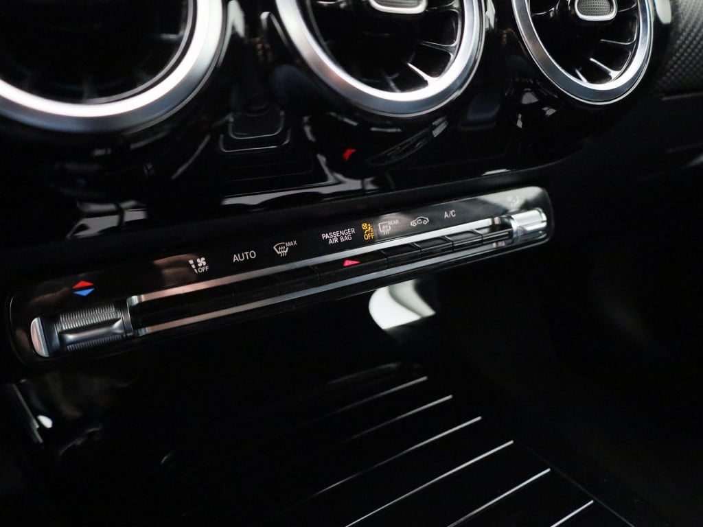 Mercedes-Benz A-Klasse 200 business solution plus | automaat | half leder |
