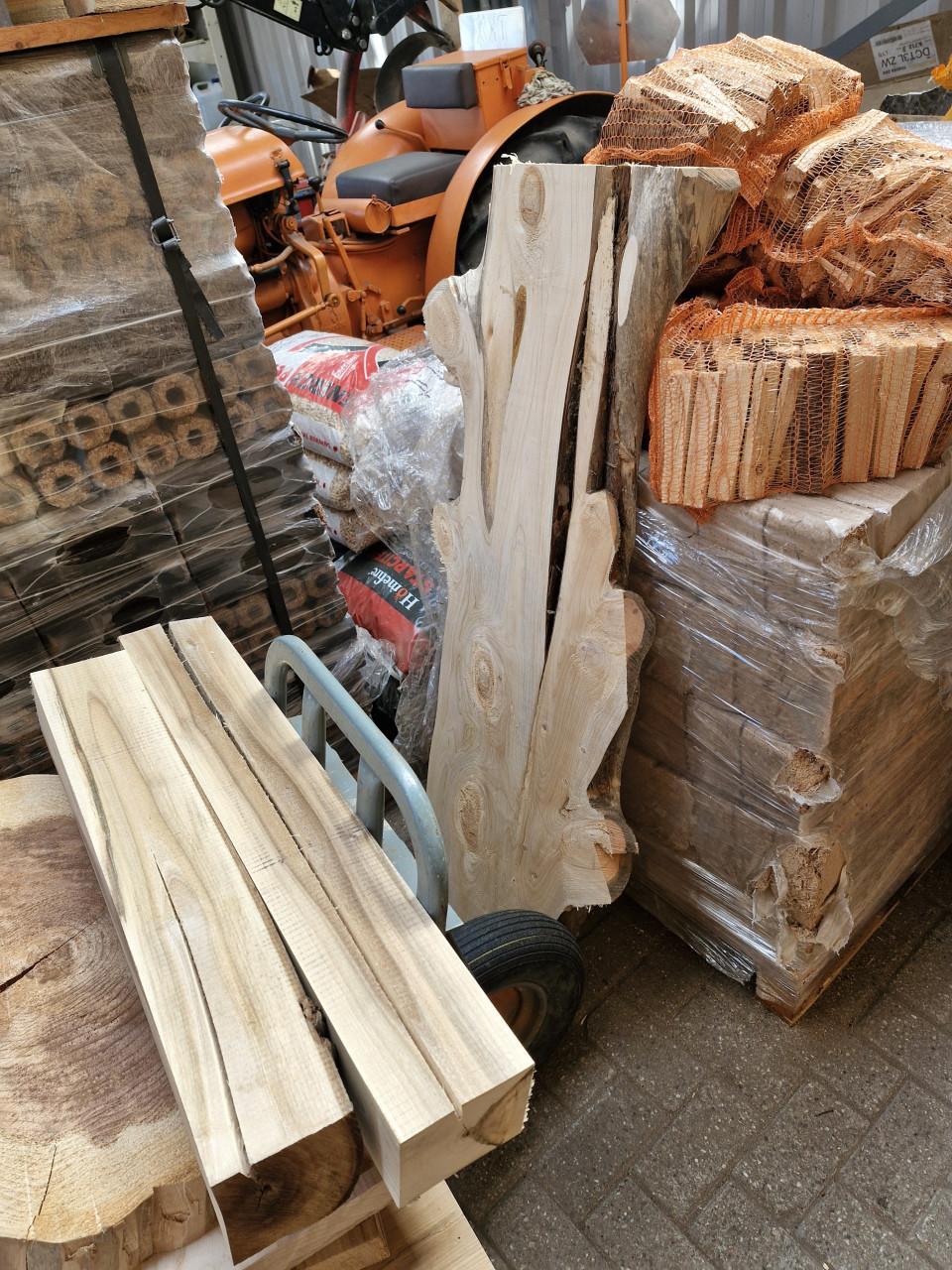 Partijtje meubel hout boomstam plank