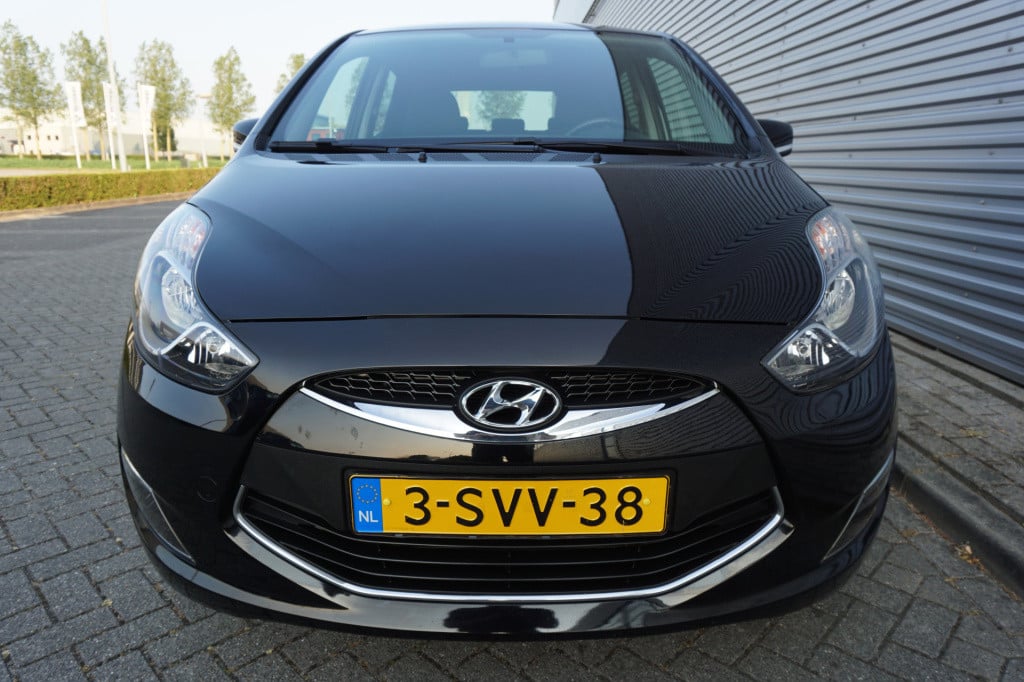 Hyundai Ix20 1.4i i-magine airco / navi / camera / cruise / trekhaak / park