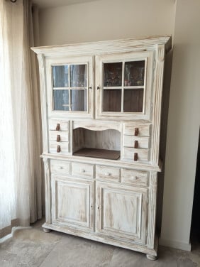 Witte servies kast