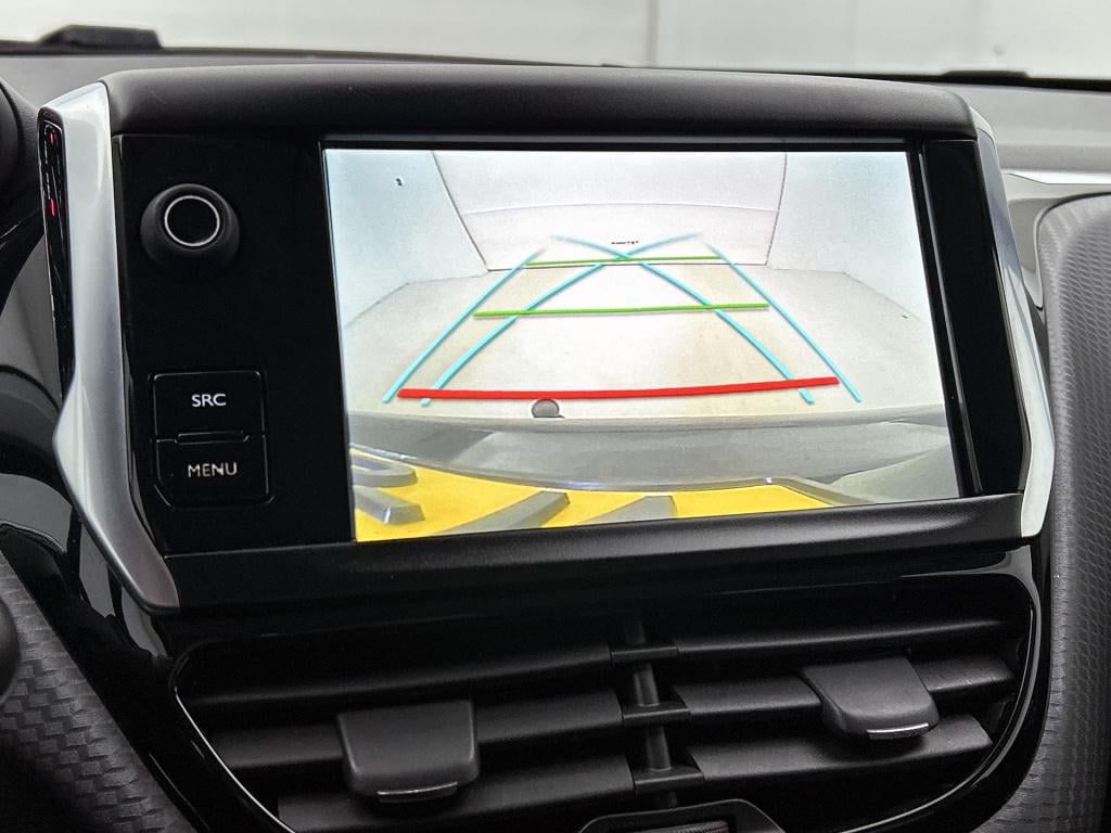 Peugeot 208 110pk tech edition | rijklaar | trekhaak | camera achter | navi