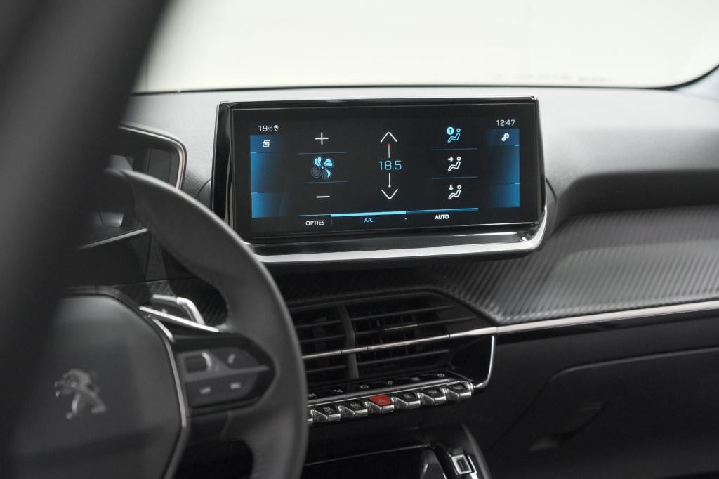 Peugeot 208 puretech 100 eat8 allure pack | camera | navigatie | apple carp