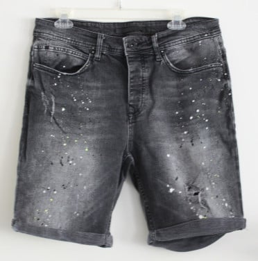 Zwarte korte broek met spikkels maat L