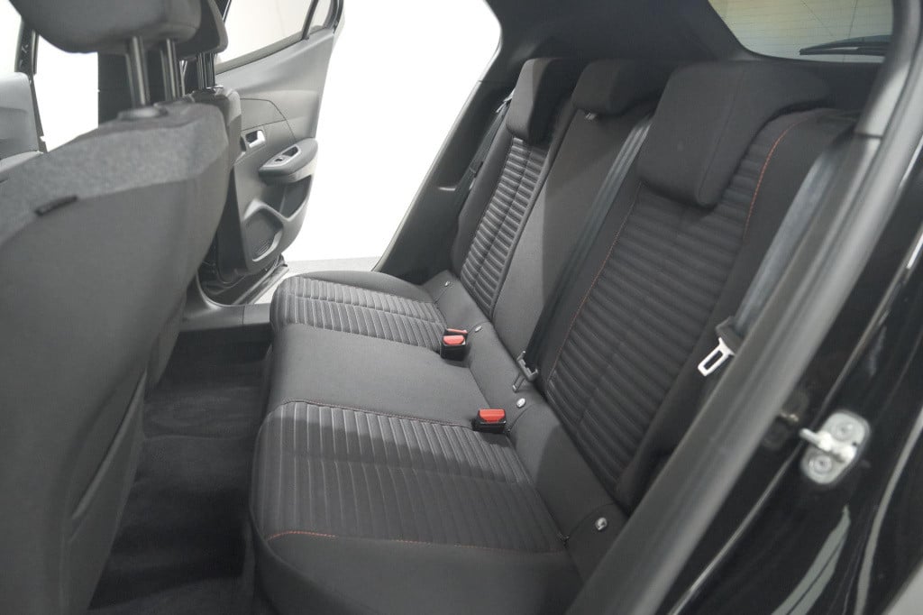 Peugeot 2008 puretech 130 active | camera | apple carplay | parkeersensoren