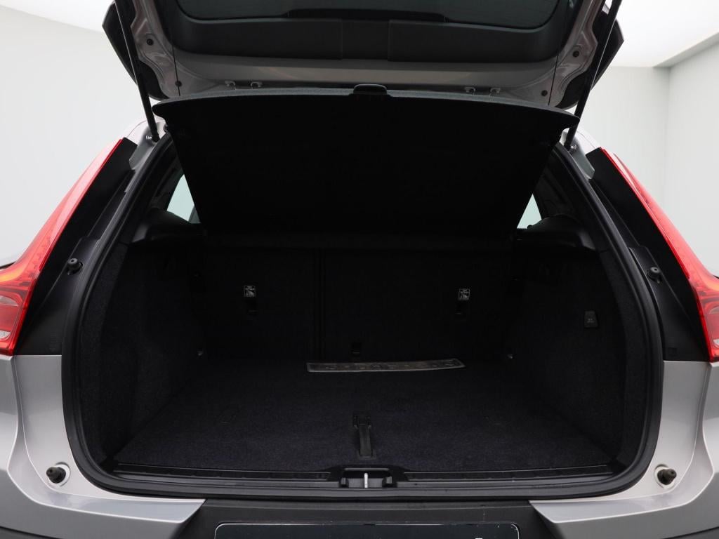 Volvo XC40 1.5 t2 essential | automaat | lmv | navigatie | virtual cockpit 