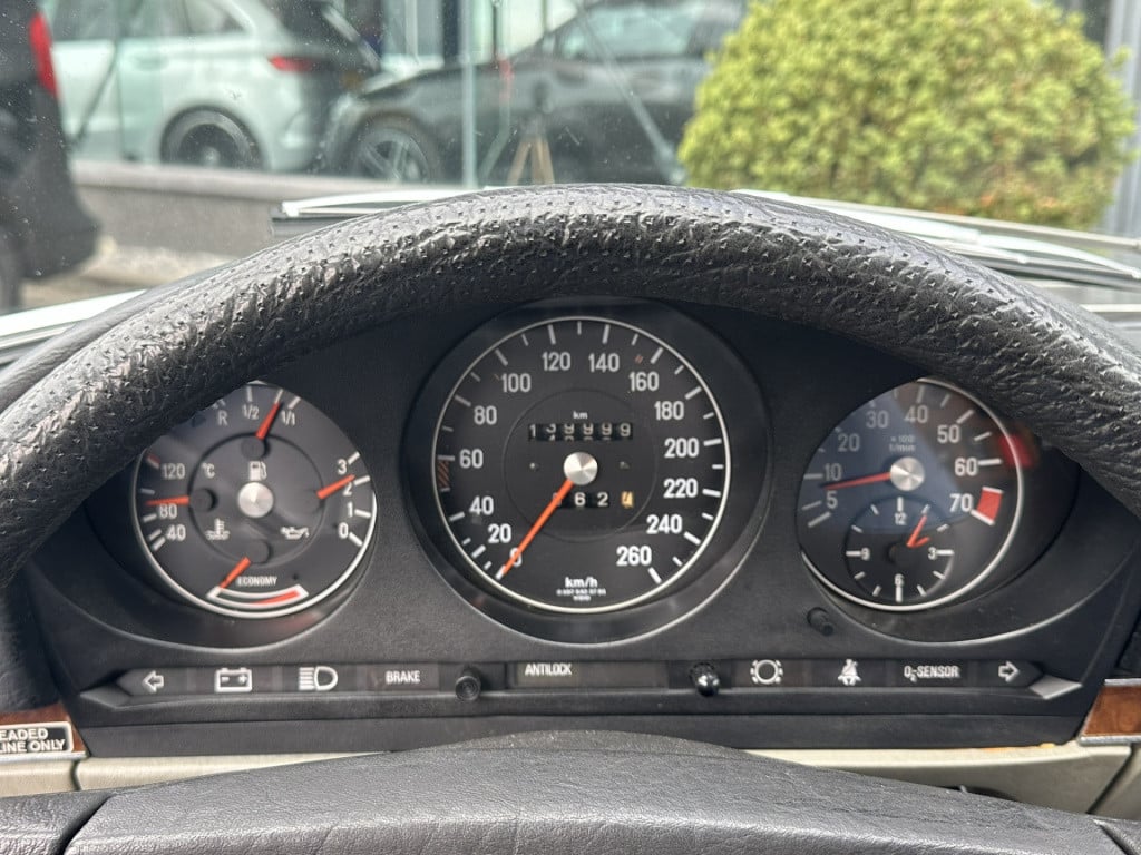 Mercedes-Benz Sl 280 sl i automaat i hout inleg i kroonkurk velgen i airco 