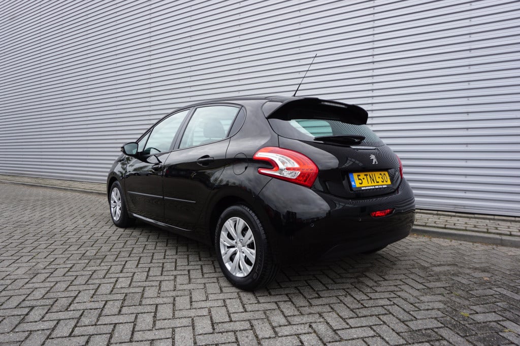 Peugeot 208 1.2 e-vti envy automaat - airco / cruise / navi / parkeers. / n