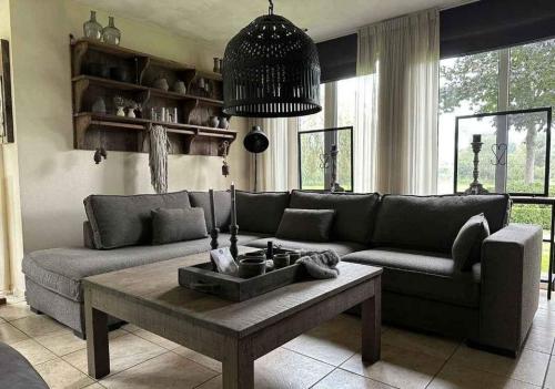 WIJ VERKOPEN DECO EN HEEL VEEL ANDERE ITEMS, WAARONDER DEZE SCHITTERENDE