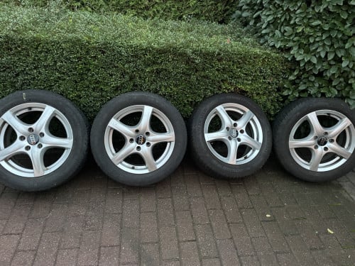 4 Audi winterbanden + licht metalen velgen te koop