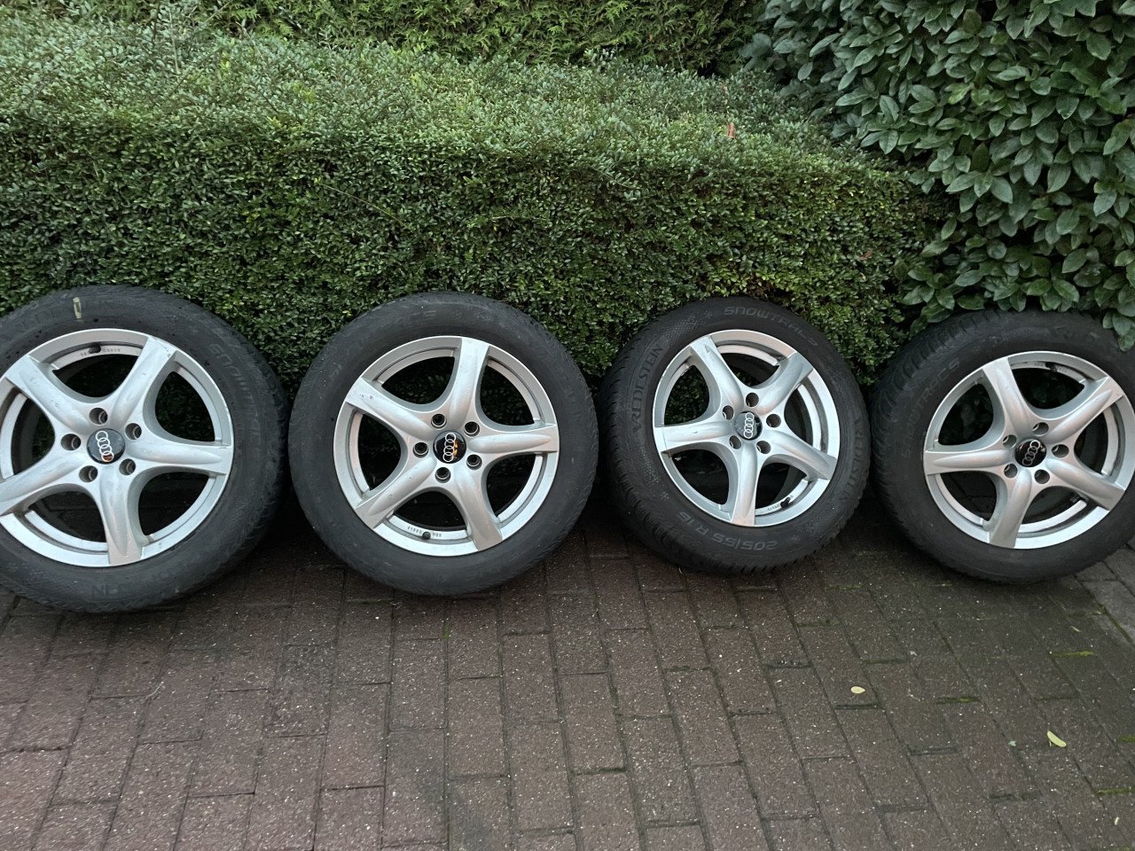4 Audi winterbanden + licht metalen velgen te koop