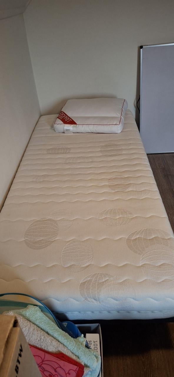 Auping éénpersoons bed 200 cm x 90 cm.