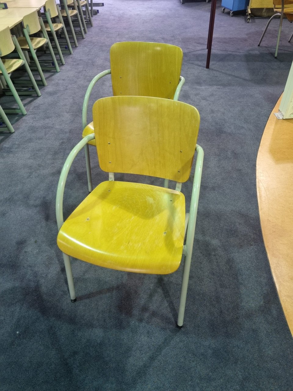 Diverse tafels en stoelen (school)