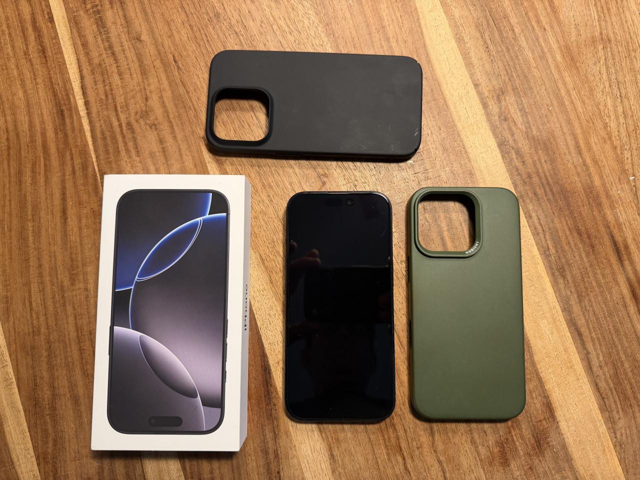 Apple iPhone 16 PRO 256GB met doos en kabel