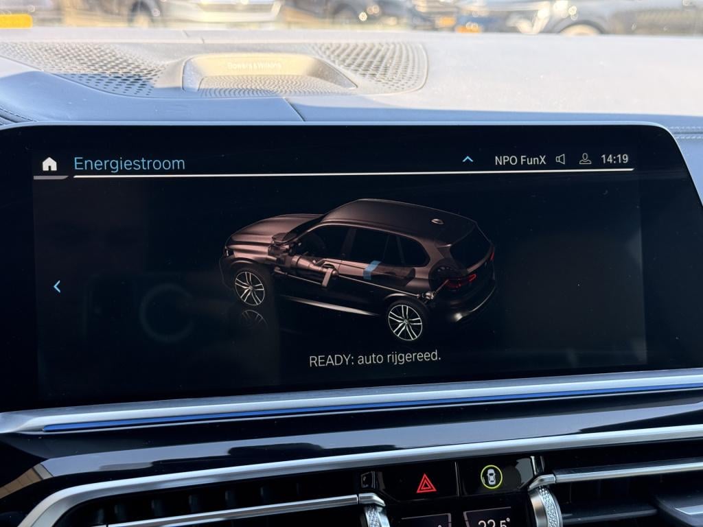 BMW X5 xdrive45e m-sport individual | b&o | sky lounge | luchtvering | mass