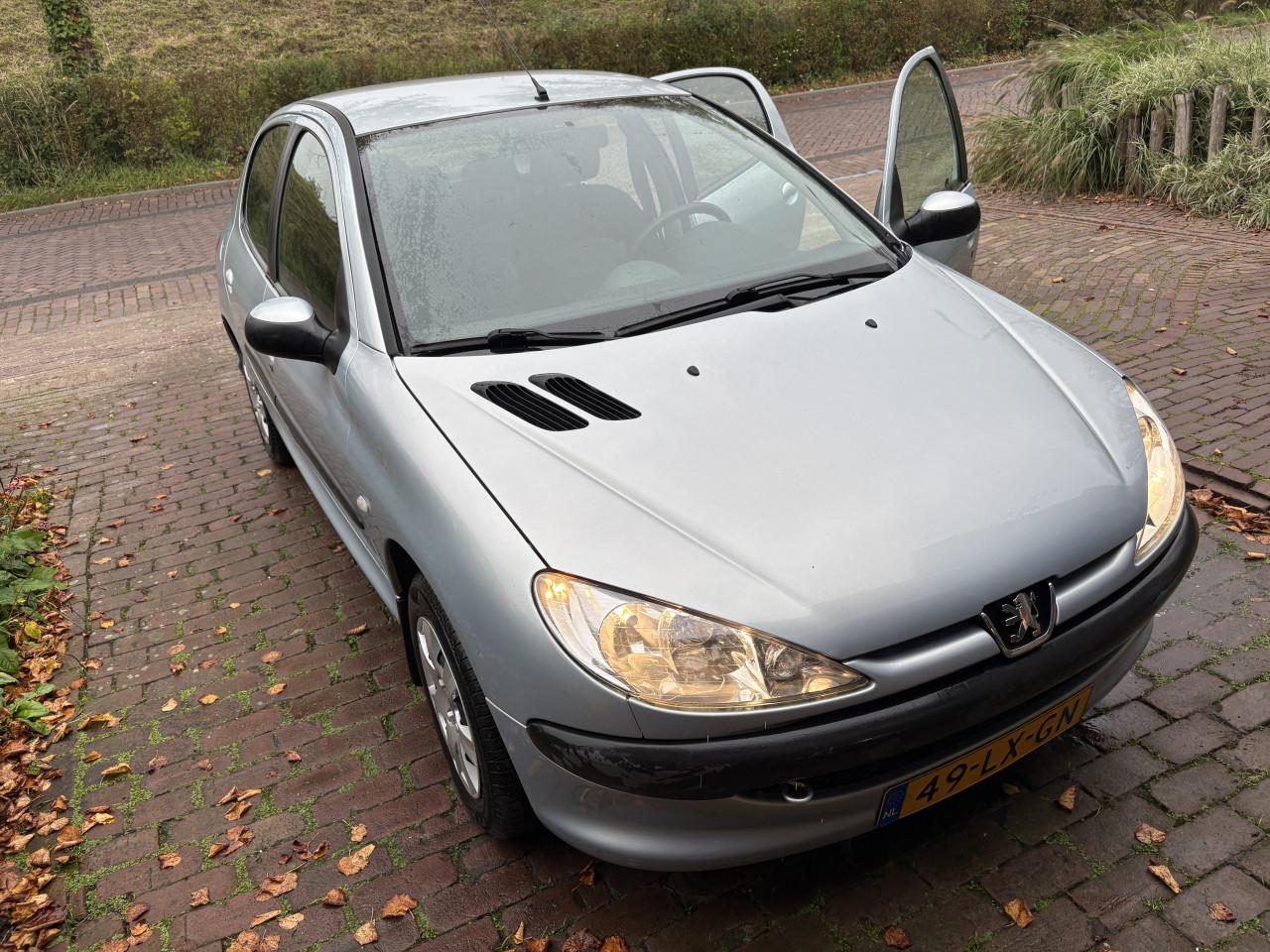 Te koop: Peugeot 206, 5 deurs , slechts 70.671 km gereden