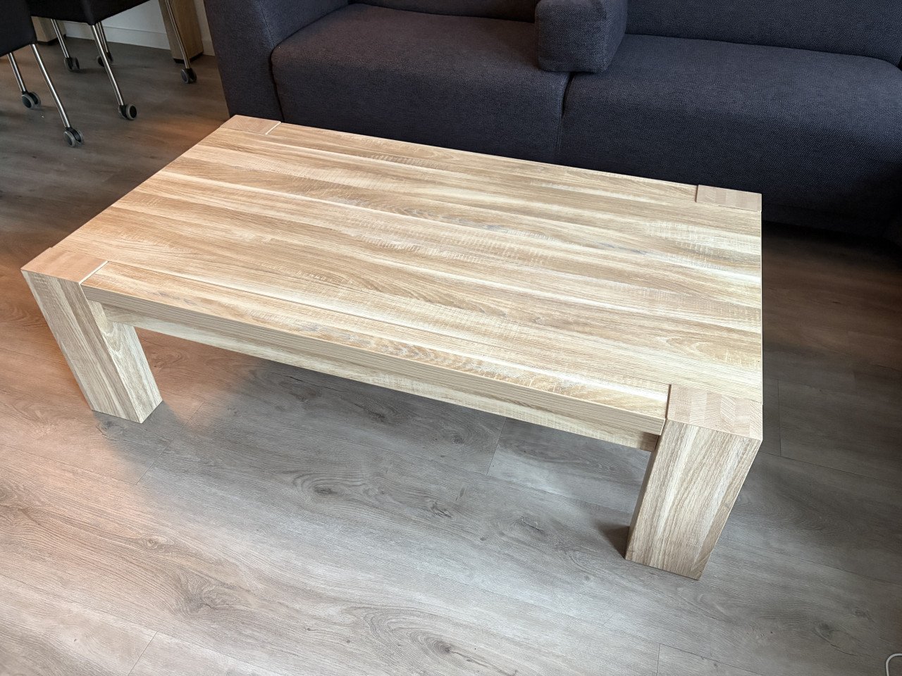 Eettafel + eetkamerstoelen, dressoir en salontafel