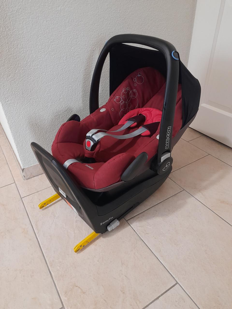 Maxi cosi pebble set met iso fix van 0/9 mnd en 9/18kg (in goede nette  st.