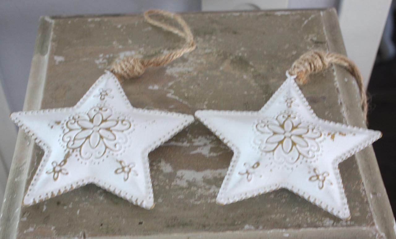 Set van 2 wit met beige metalen kerststerren